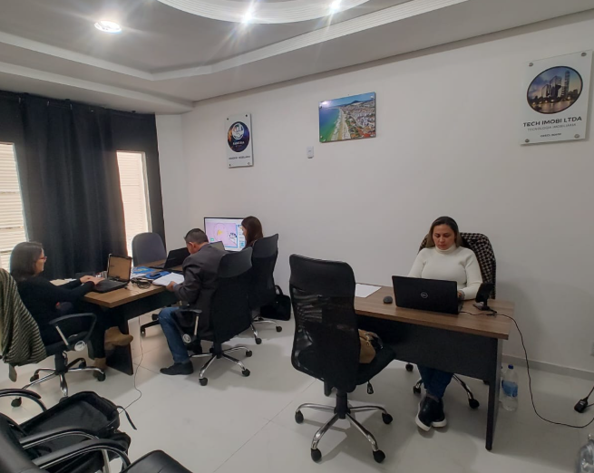 Dashboard da plataforma Tech Imobi mostrando o funil de vendas